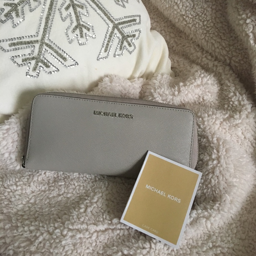 GORGEOUS MICHAEL KORS WALLET